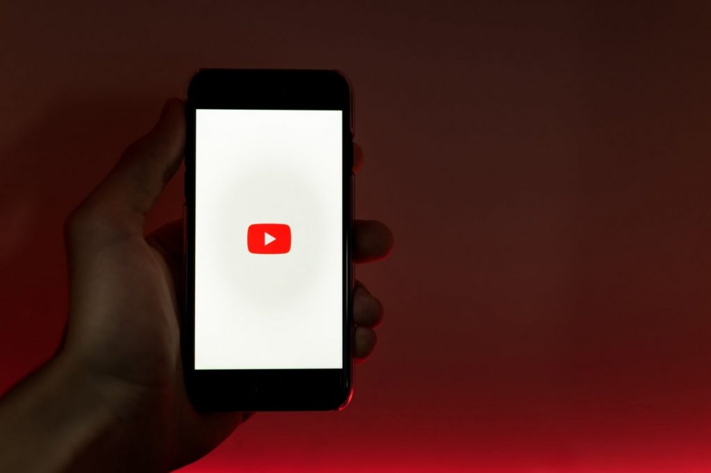 How to Use the YouTube VR App?
