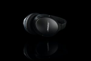 Bose’s Highly Acclaimed Noise-Canceling Earbuds Have a Festive Discounted Price for the Holidays