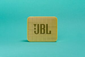 how to connect jbl speakers