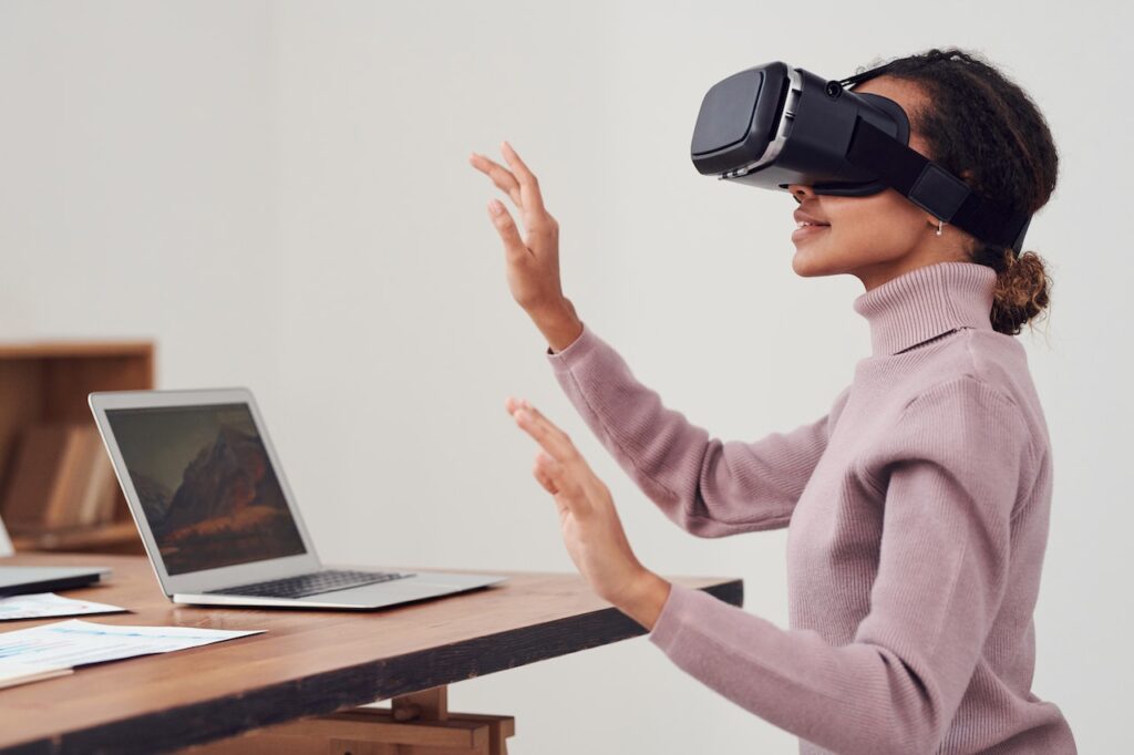 how to invest in vr stock