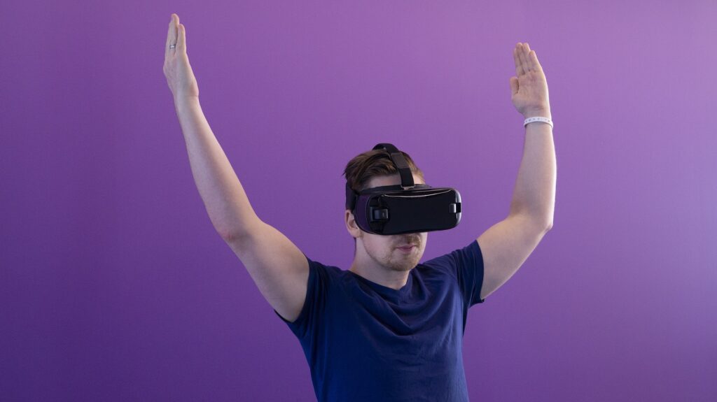 how microsoft give virtual reality apps
