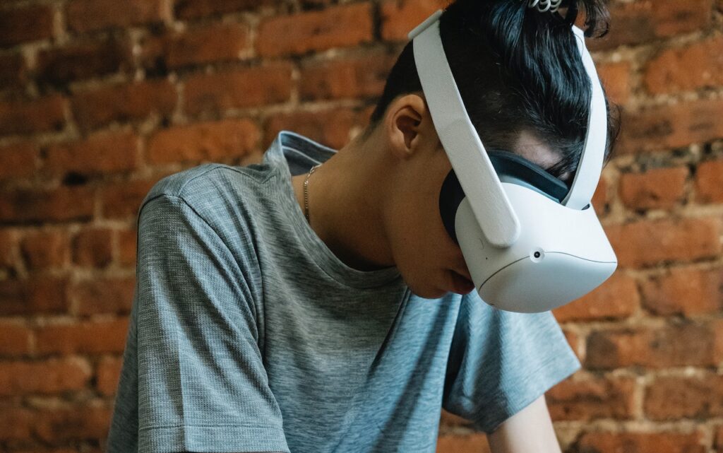where to plug in vr headset